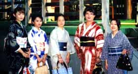 �o�q�O�ɑD�h�̑O�ŁB�����炦���肳��A�t������A�؂񂬂񂳂�A���q�A���炭����